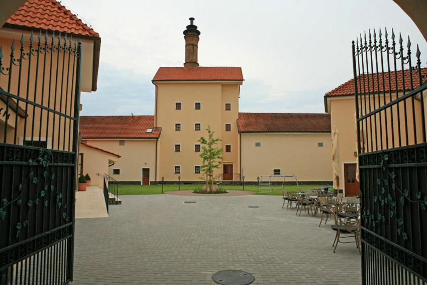 Chateau Krakovany Eksteriør bilde